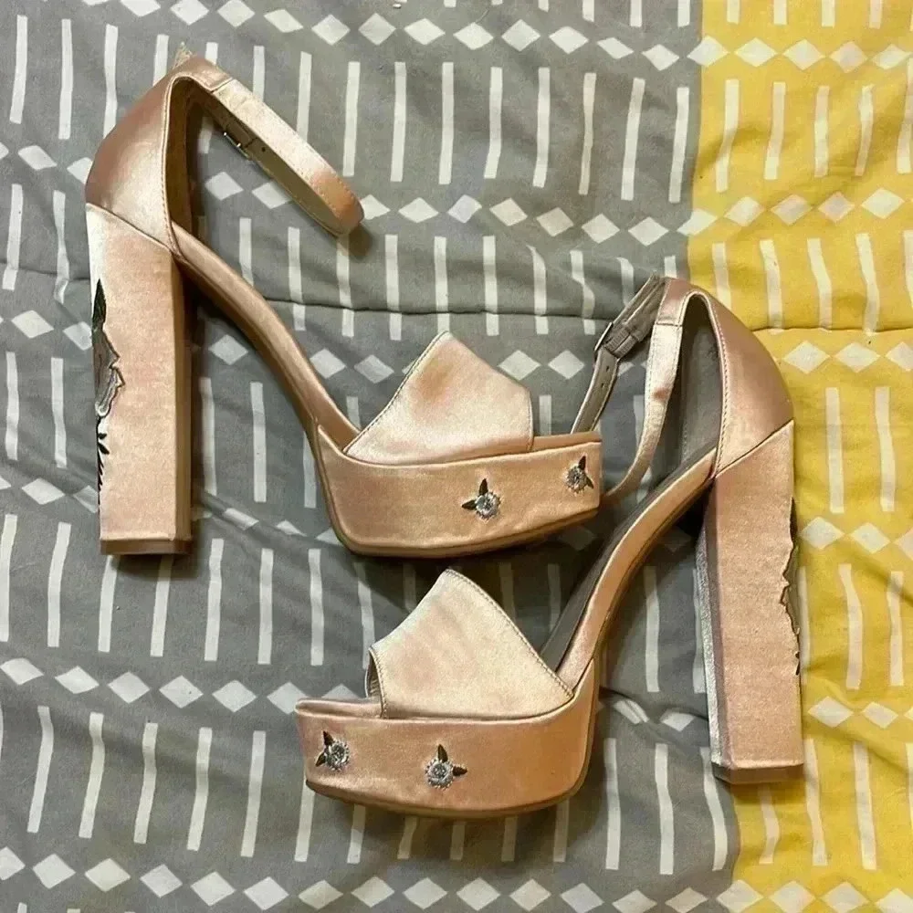 Chinese Laundry euc these